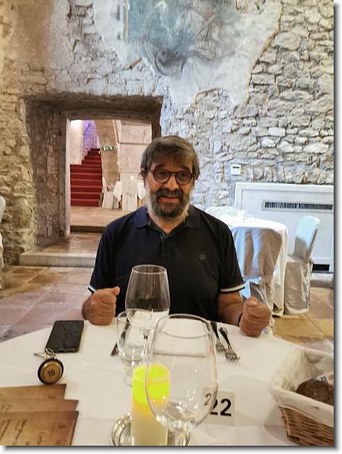 Clicca per scorrere le foto originali ingrandite