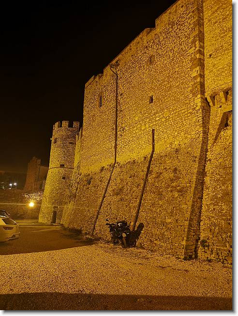 Clicca per scorrere le foto originali ingrandite