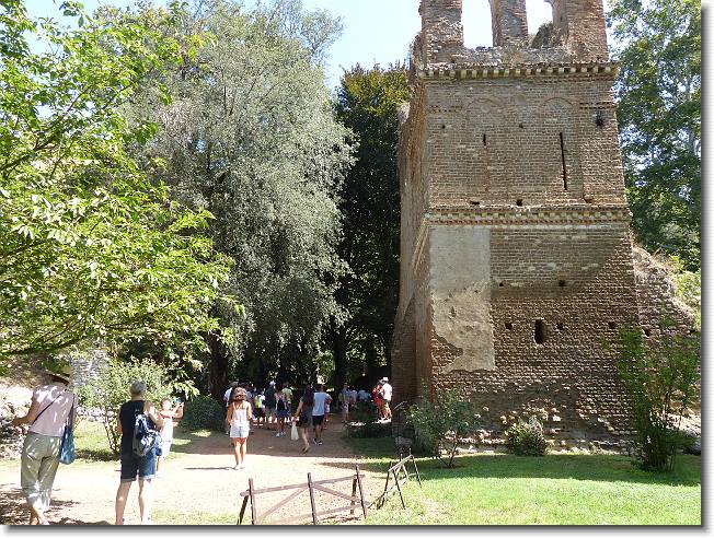 Clicca per scorrere le foto originali ingrandite