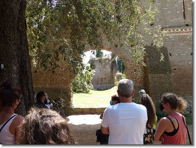 Clicca per scorrere le foto originali ingrandite