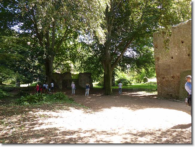 Clicca per scorrere le foto originali ingrandite