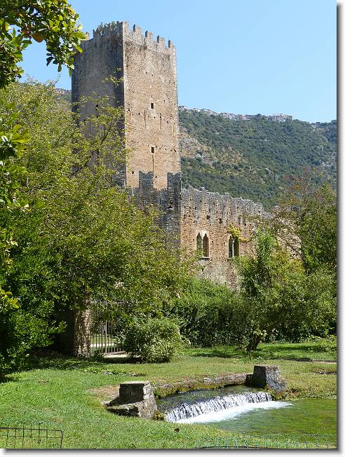 Clicca per scorrere le foto originali ingrandite