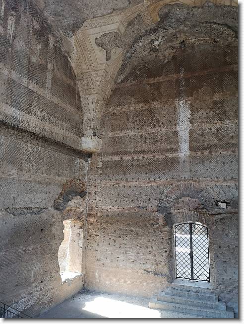 Clicca per scorrere le foto originali ingrandite