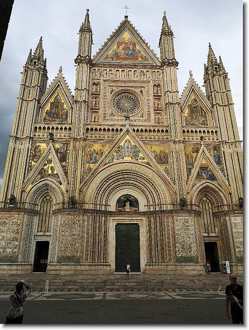 Clicca per scorrere le foto originali ingrandite