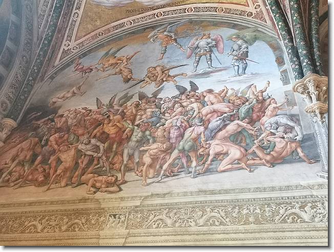 Clicca per scorrere le foto originali ingrandite