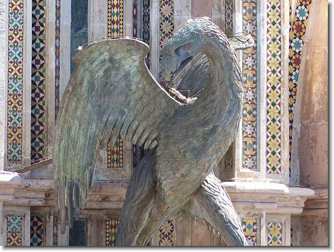 Clicca per scorrere le foto originali ingrandite