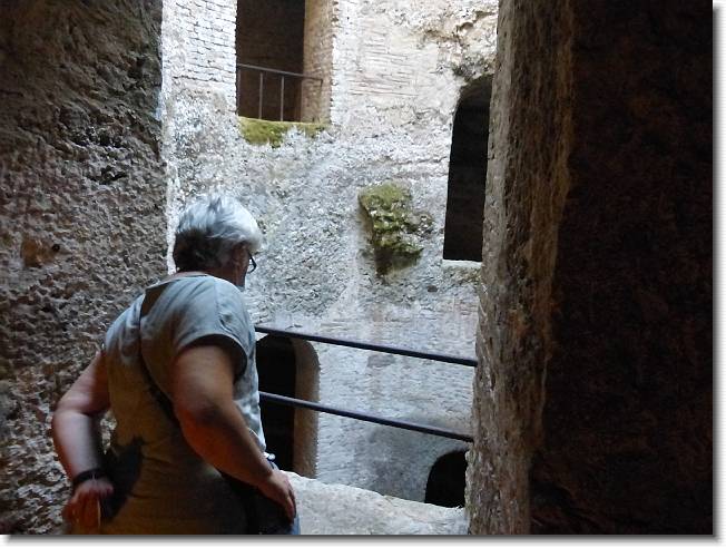 Clicca per scorrere le foto originali ingrandite