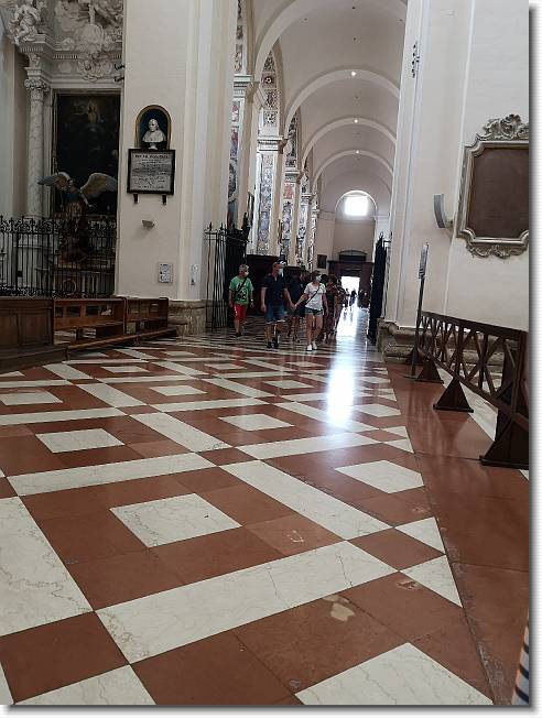 Clicca per scorrere le foto originali ingrandite