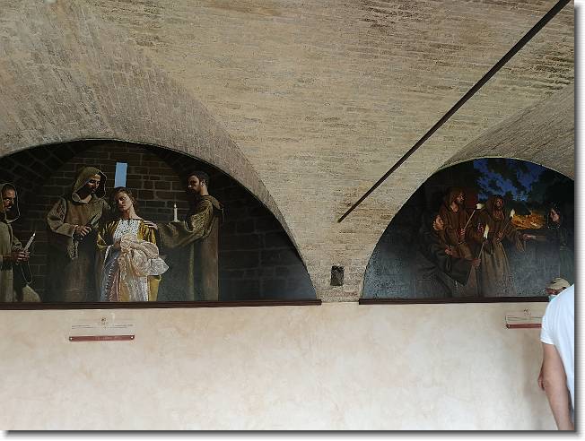 Clicca per scorrere le foto originali ingrandite