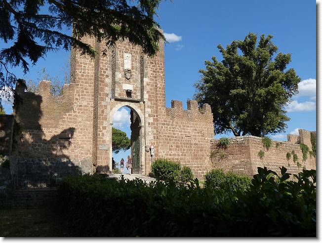 Clicca per scorrere le foto originali ingrandite