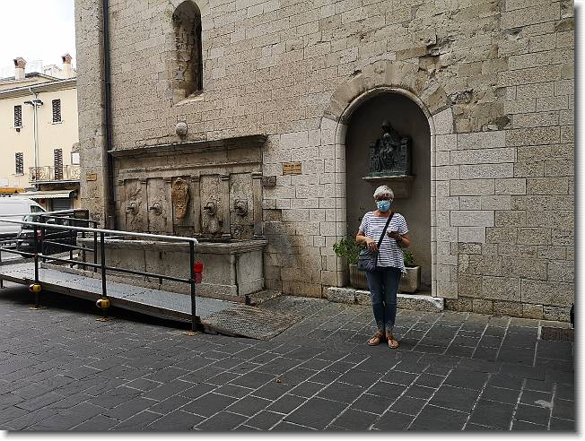 Clicca per scorrere le foto originali ingrandite