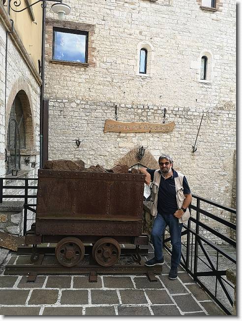 Clicca per scorrere le foto originali ingrandite