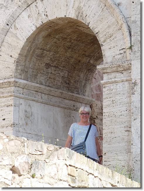 Clicca per scorrere le foto originali ingrandite