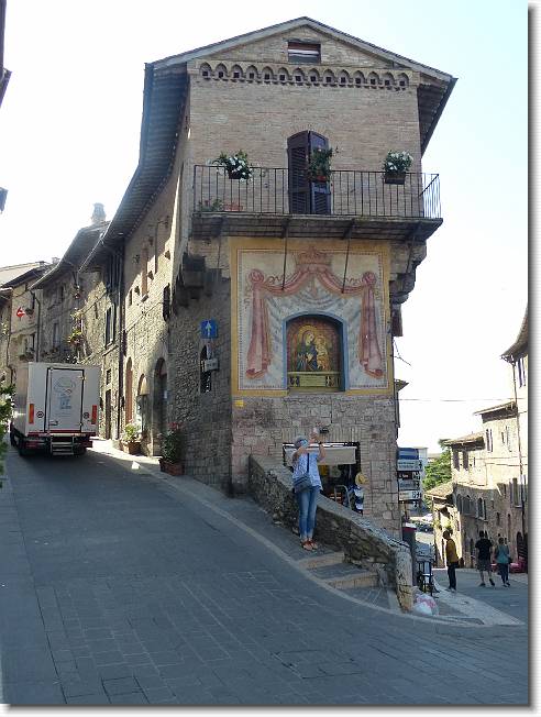 Clicca per scorrere le foto originali ingrandite