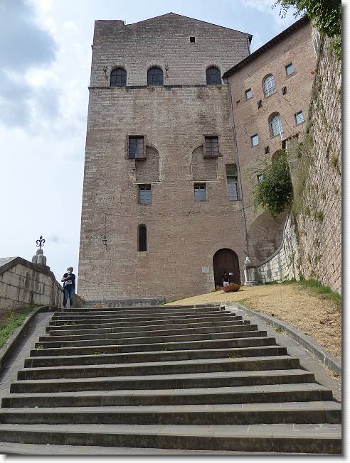 Clicca per scorrere le foto originali ingrandite