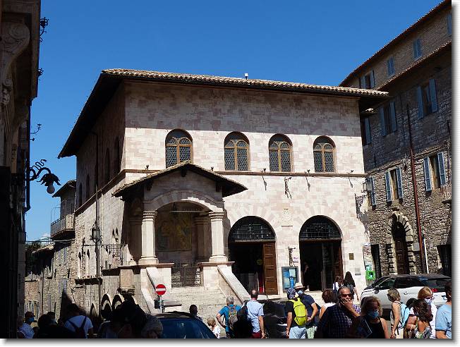 Clicca per scorrere le foto originali ingrandite