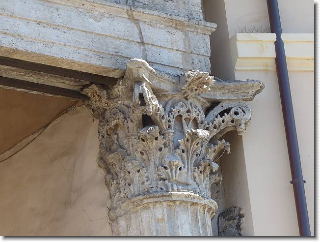 Clicca per scorrere le foto originali ingrandite