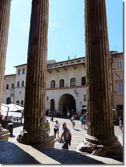 Clicca per scorrere le foto originali ingrandite