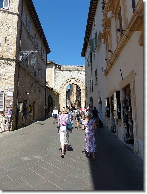 Clicca per scorrere le foto originali ingrandite