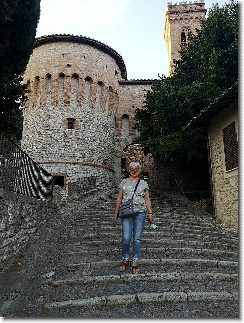 Clicca per scorrere le foto originali ingrandite