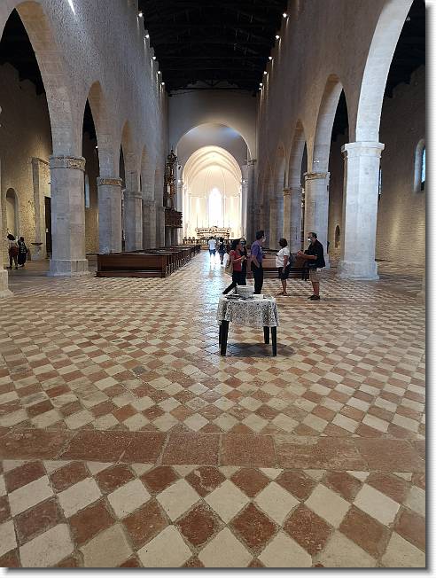 Clicca per scorrere le foto originali ingrandite