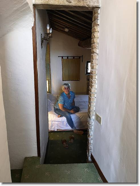 Clicca per scorrere le foto originali ingrandite