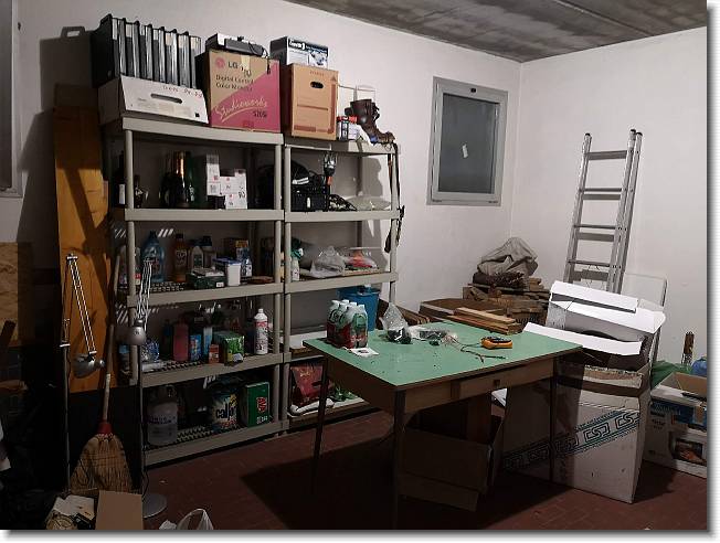 Clicca per scorrere le foto originali ingrandite