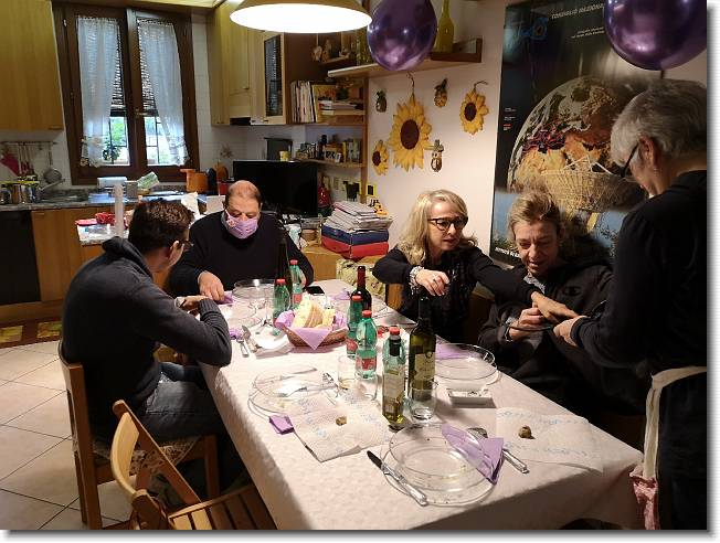 Clicca per scorrere le foto originali ingrandite