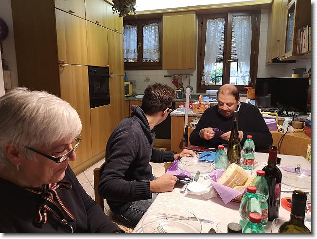 Clicca per scorrere le foto originali ingrandite