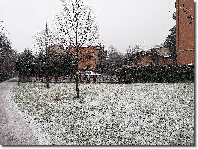 Clicca per scorrere le foto originali ingrandite