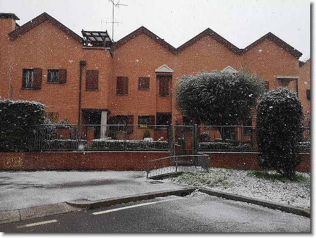 Clicca per scorrere le foto originali ingrandite