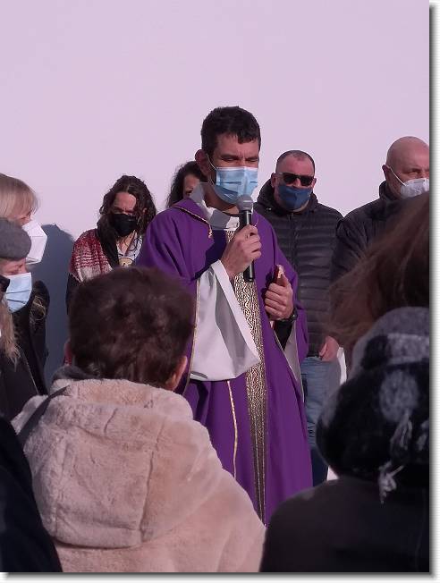 Clicca per scorrere le foto originali ingrandite