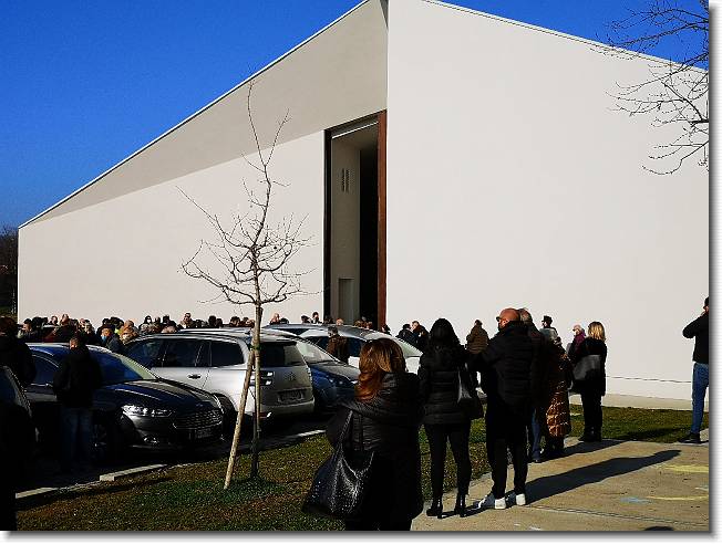 Clicca per scorrere le foto originali ingrandite