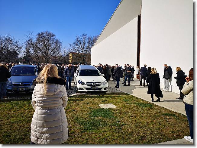 Clicca per scorrere le foto originali ingrandite