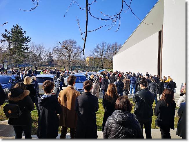 Clicca per scorrere le foto originali ingrandite