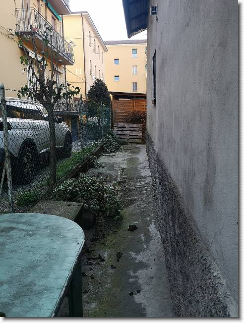 Clicca per scorrere le foto originali ingrandite