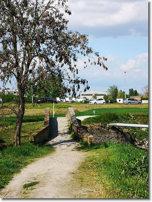 Clicca per scorrere le foto originali ingrandite