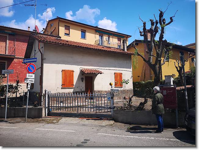 Clicca per scorrere le foto originali ingrandite