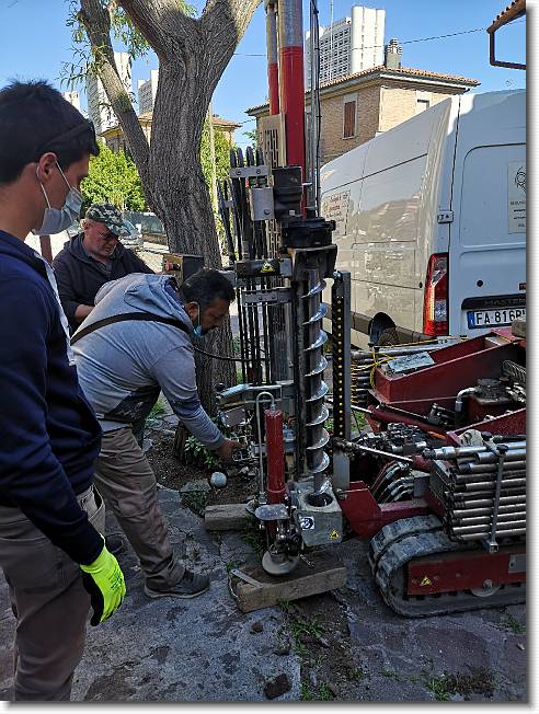 Clicca per scorrere le foto originali ingrandite