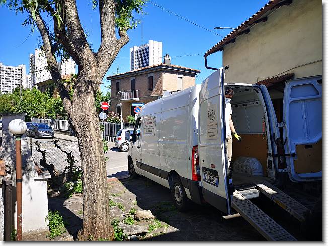 Clicca per scorrere le foto originali ingrandite