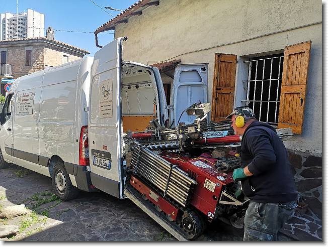 Clicca per scorrere le foto originali ingrandite