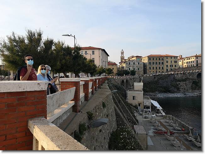 Clicca per scorrere le foto originali ingrandite
