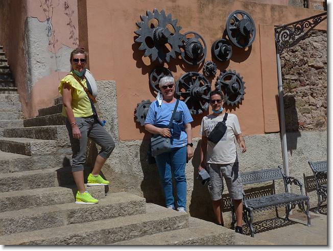 Clicca per scorrere le foto originali ingrandite