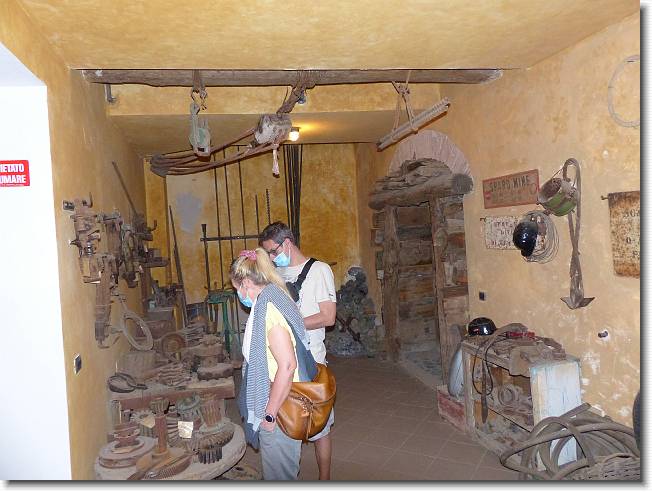 Clicca per scorrere le foto originali ingrandite