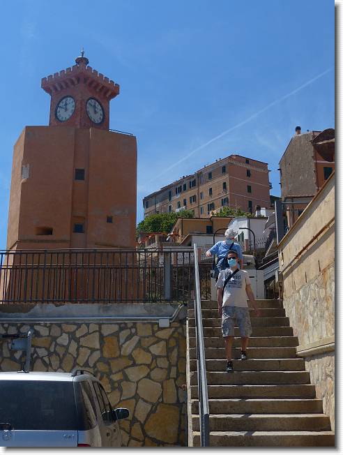 Clicca per scorrere le foto originali ingrandite