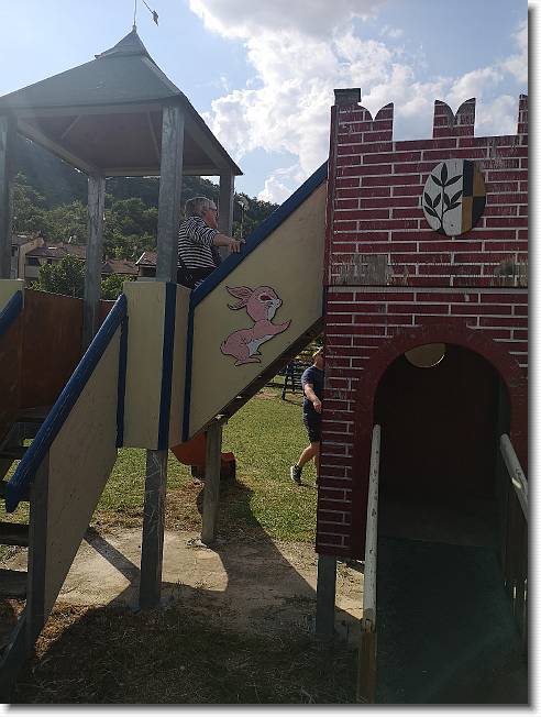 Clicca per scorrere le foto originali ingrandite