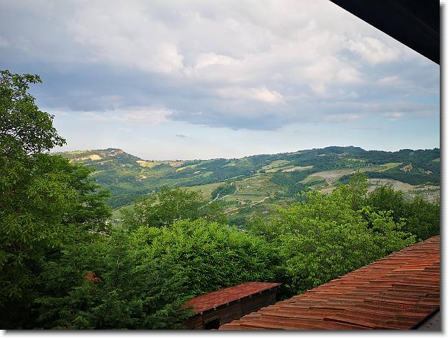 Clicca per scorrere le foto originali ingrandite
