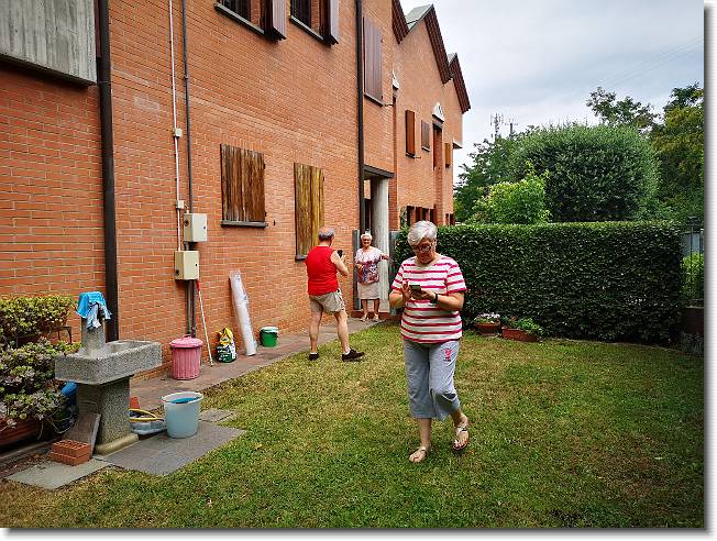 Clicca per scorrere le foto originali ingrandite
