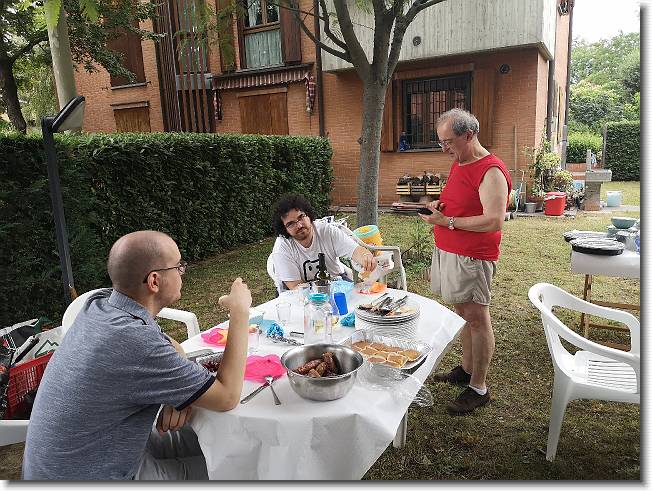 Clicca per scorrere le foto originali ingrandite
