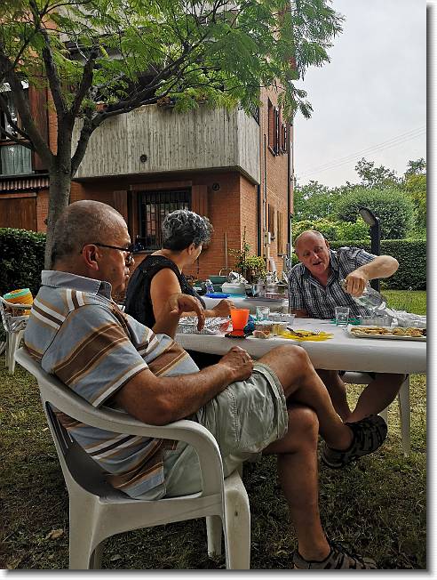 Clicca per scorrere le foto originali ingrandite